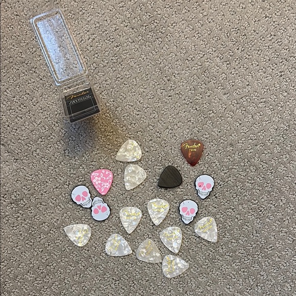 Fender Other - Fender Guitar Picks Miscellaneous